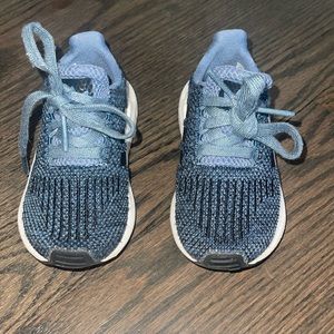 Adidas size 6 navy knit sneakers.